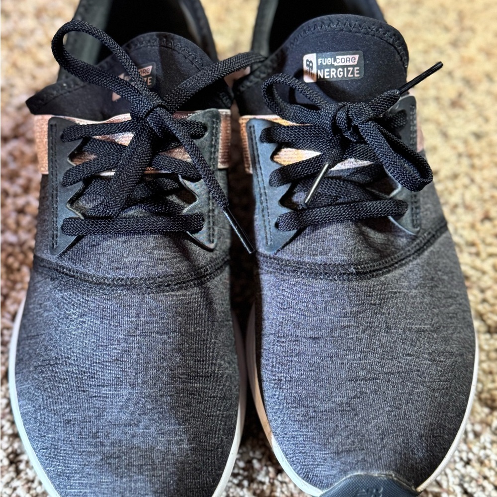 NERGIZE Women's Black Sneakers